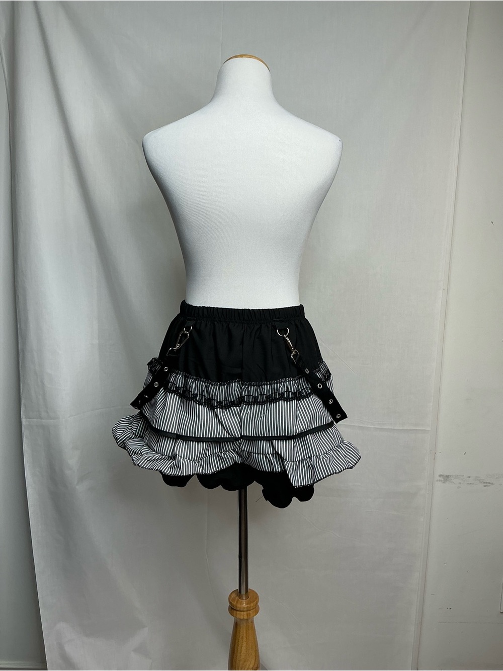 2077 - Black & White Striped Ruffle Mini Skirt with Bow - Picture 4 of 4